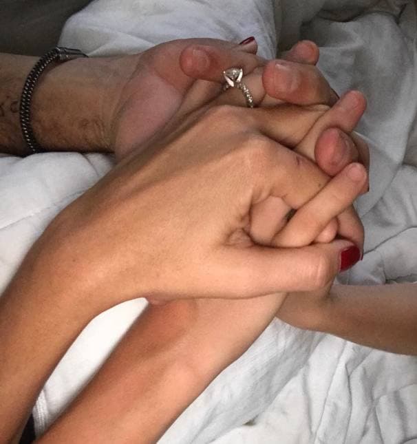 Aún existen varias dudas sobre si la pareja llegará al altar ya que, aunque ambos actores han declarado en diversas ocasiones que la boda no es su prioridad, Elizabeth ha posado en sus redes sociales con el anillo de compromiso que le dio William.