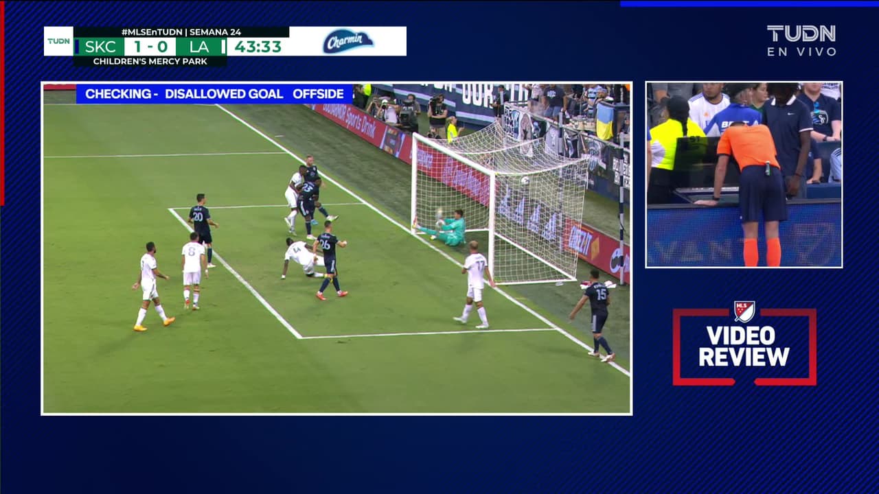 ¡GOL!  anota para Sporting Kansas C.. William Agada