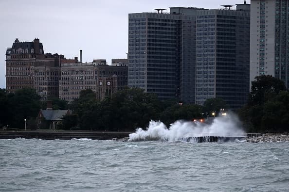 Según datos oficiales, desde 2010 se han contabilizado
<a href="https://www.univision.com/chicago/wgbo/noticias/seguridad/hacen-un-llamado-a-la-comunidad-para-que-tome-precauciones-ante-el-fuerte-oleaje-en-el-lago-michigan-video"> 690 personas ahogadas en EEUU, 310 de ellas en el Lago Michigan.</a>