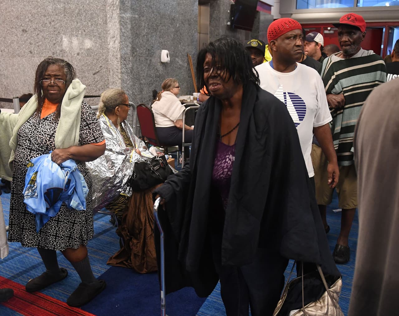 La entrada al centro de convenciones de Houston. Muchas personas decidieron evacuar cuando las aguas ya habían subido considerablemente.