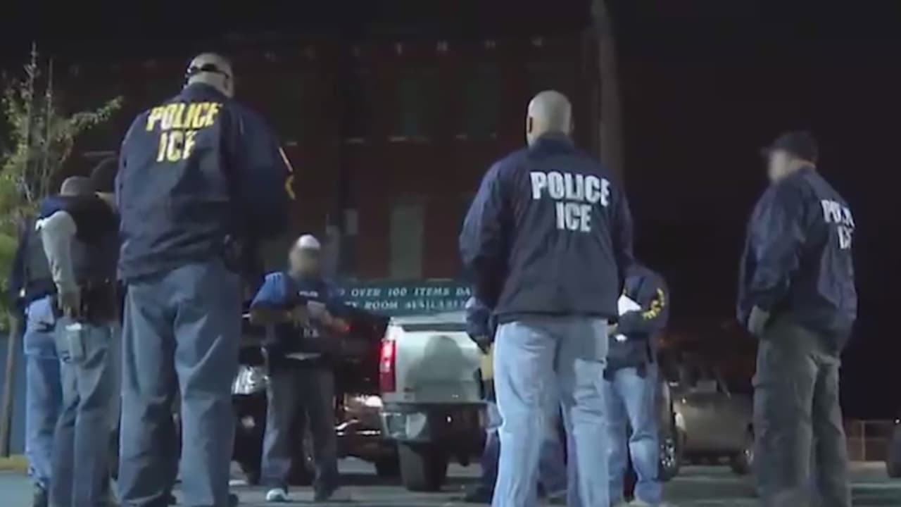 ICE suspende paradas de tráfico en operativos migratorios tras muertes de dos hombres hispanos