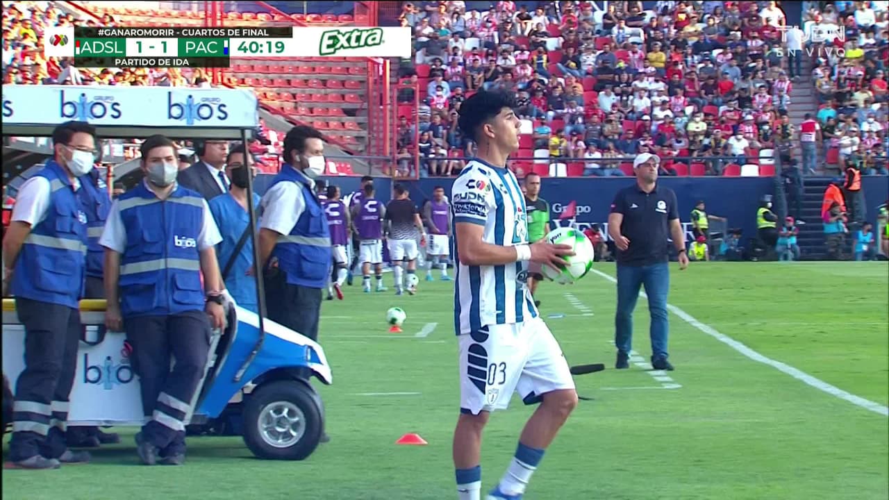 ¡TIRO ATAJADO! disparo por Luis Chávez.