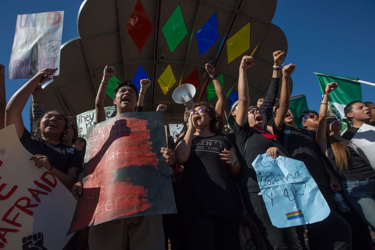Después de la Plaza del Mariachi, los estudiantes caminaron hasta el ayuntamiento.