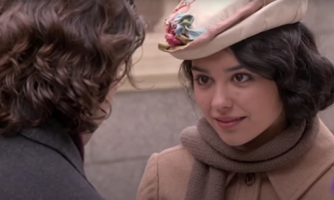 Aunque en su Instagram oficial las fotografías de la actriz más antiguas son de 2019, desde que era una nena de 11 años ha trabajado en el medio artístico. De hecho su serie ‘Seis hermanas’ (2015-2017) da un vistazo a cómo lucía Carla a los 18.