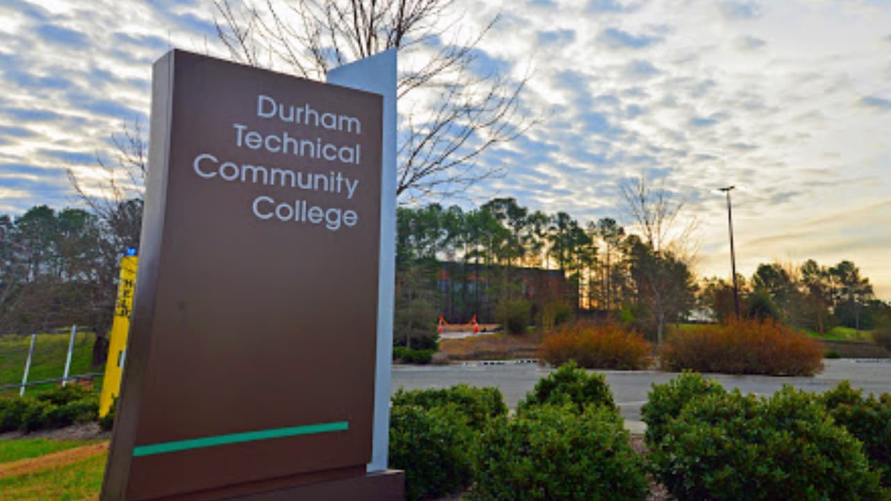 Evacúan el Durham Technical Community College por una amenaza de bomba