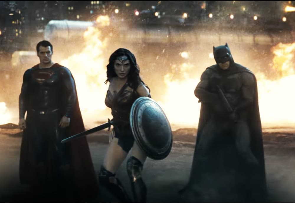 Con 152 minutos en total, se presenta por primera vez en la trama a Wonder Woman y se establecen los pasos para formar la Liga de la Justicia. Sin importar que esta cinta fuera duramente criticada, al final se convirtió en un preámbulo importante para los largomatrajes de DC Comics.