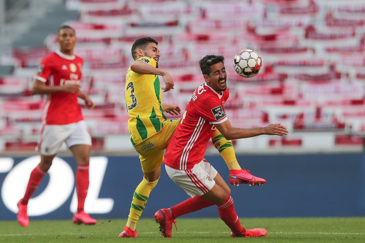 Benfica destrona al Porto con un empate frente al Tondela
