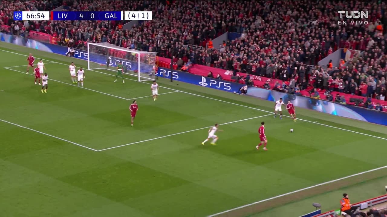 ¡TIRO ATAJADO! disparo por Alexis Mac Allister.