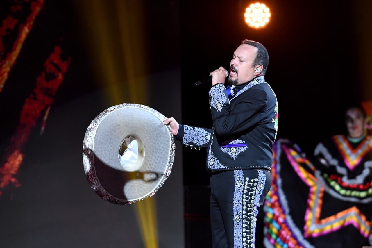<b>Los Aguilar </b>fueron los siguientes en cantar en Premios Juventud 2021, en donde Pepe interpretó el tema
<b> 'Traigo Ganas'</b>. Fue un momento especial donde pudimos disfrutar de esta reconocida dinastía.