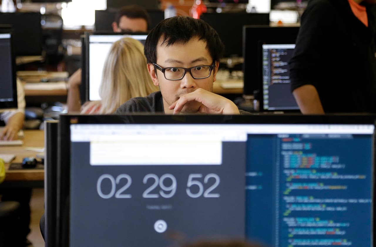 Presentan segunda demanda contra nueva regla de visas H-1B para trabajadores profesionales extranjeros