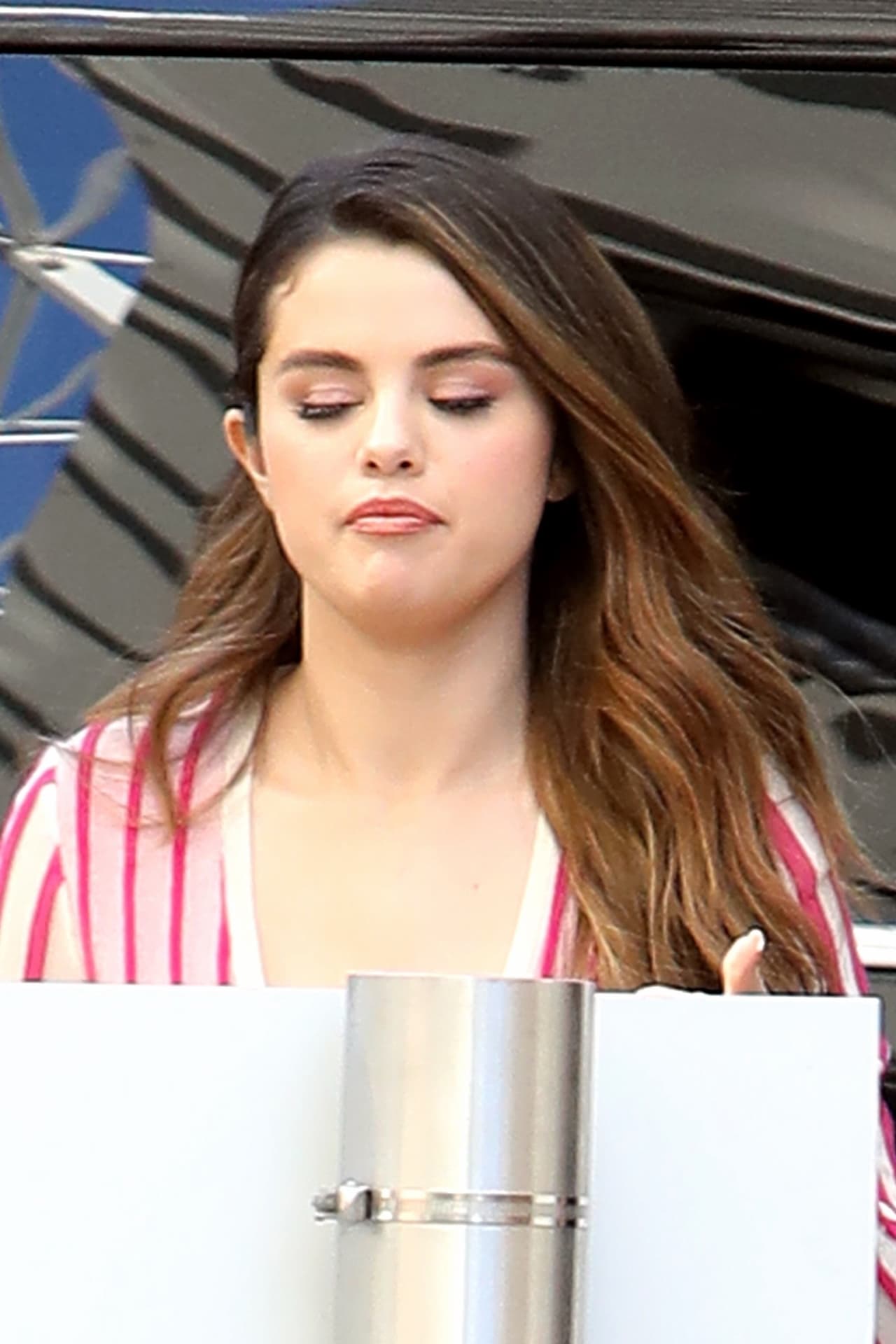 “Cuando iba a lanzar ‘Lose you to love me’, pensé que era la mejor forma de cerrar un capítulo; (quería) que (la canción) reflejara 
<b>la vulnerabilidad de quien experimenta el dolor de tener el corazón roto</b> y tiene que emprender otro viaje [...] Hubiese sido estúpido si hubiese ignorado mis sentimientos; no habría sido auténtico…”, contó en la entrevista con '
<b><a href="https://www.youtube.com/watch?v=E11KmdkyGeo" target="_blank">Zach Sang Show'</a></b>.