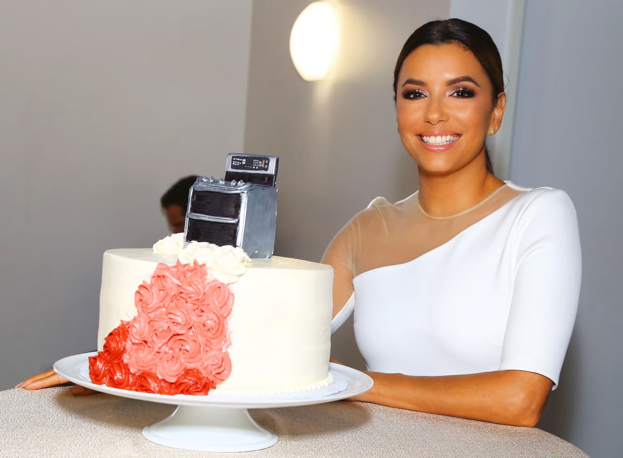 Su libro de recetas ‘Eva's Kitchen: Cooking with Love for Family and Friends’ se convirtió en un 'best seller' del New York Times.