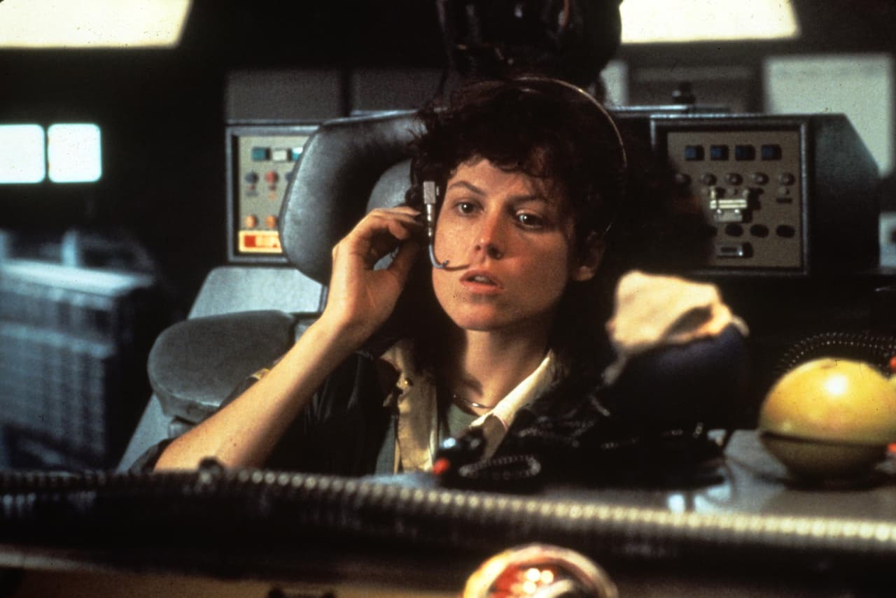 En ‘Alien’ la protagonista Ellen Ripley casi no sale con vida del terror que vivió en el espacio.