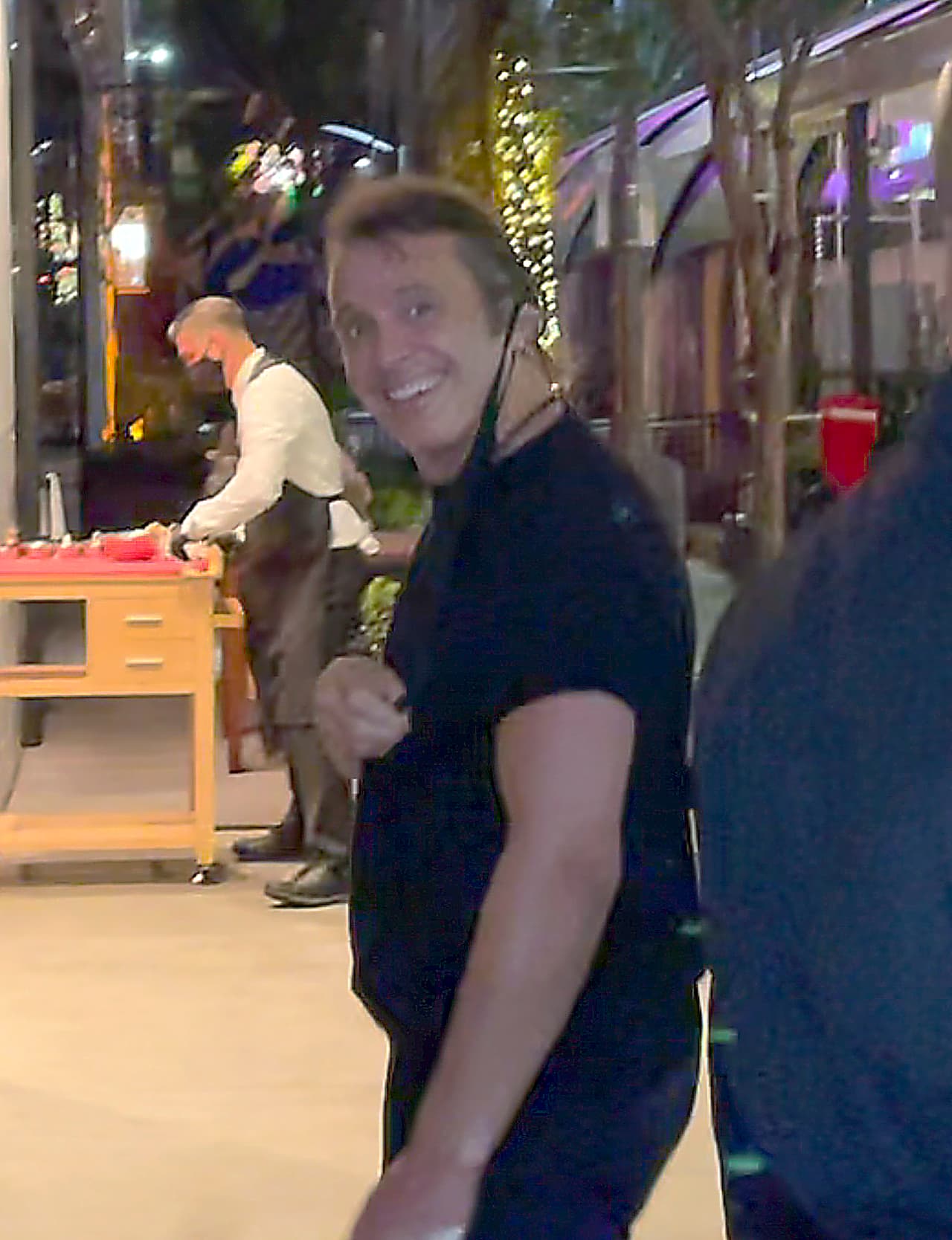 A Luis Miguel se le ve de muy buena forma, con una figura juvenil, a pesar de sus 51 años.