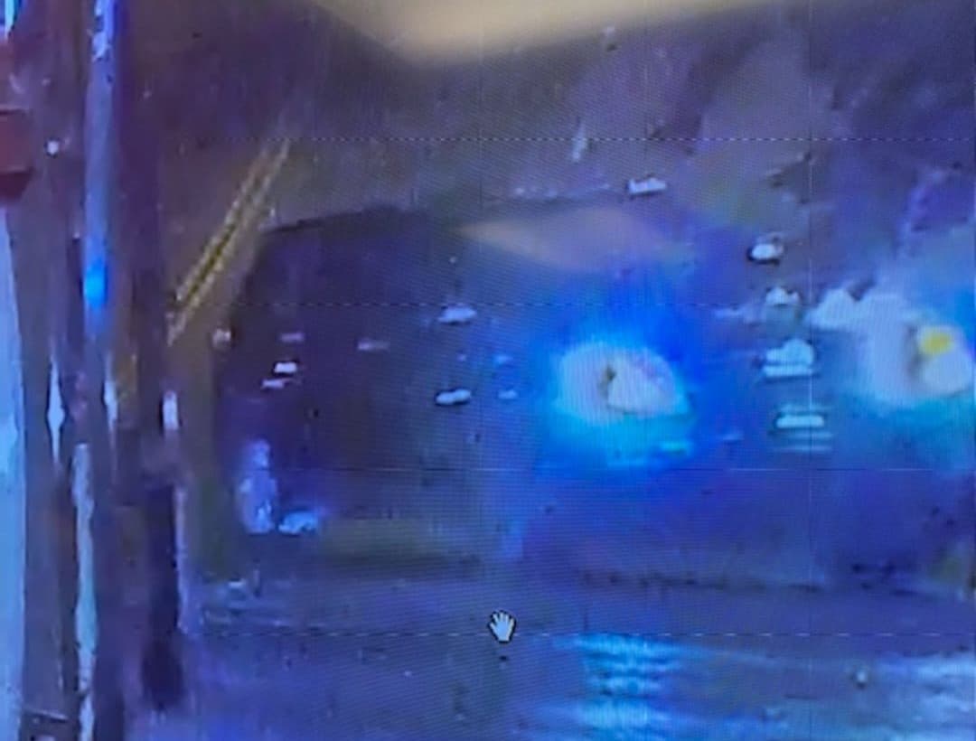 Captura de pantalla de un video de vigilancia en el que se ve el vehículo en el que fue secuestrada Eliza Fletcher.