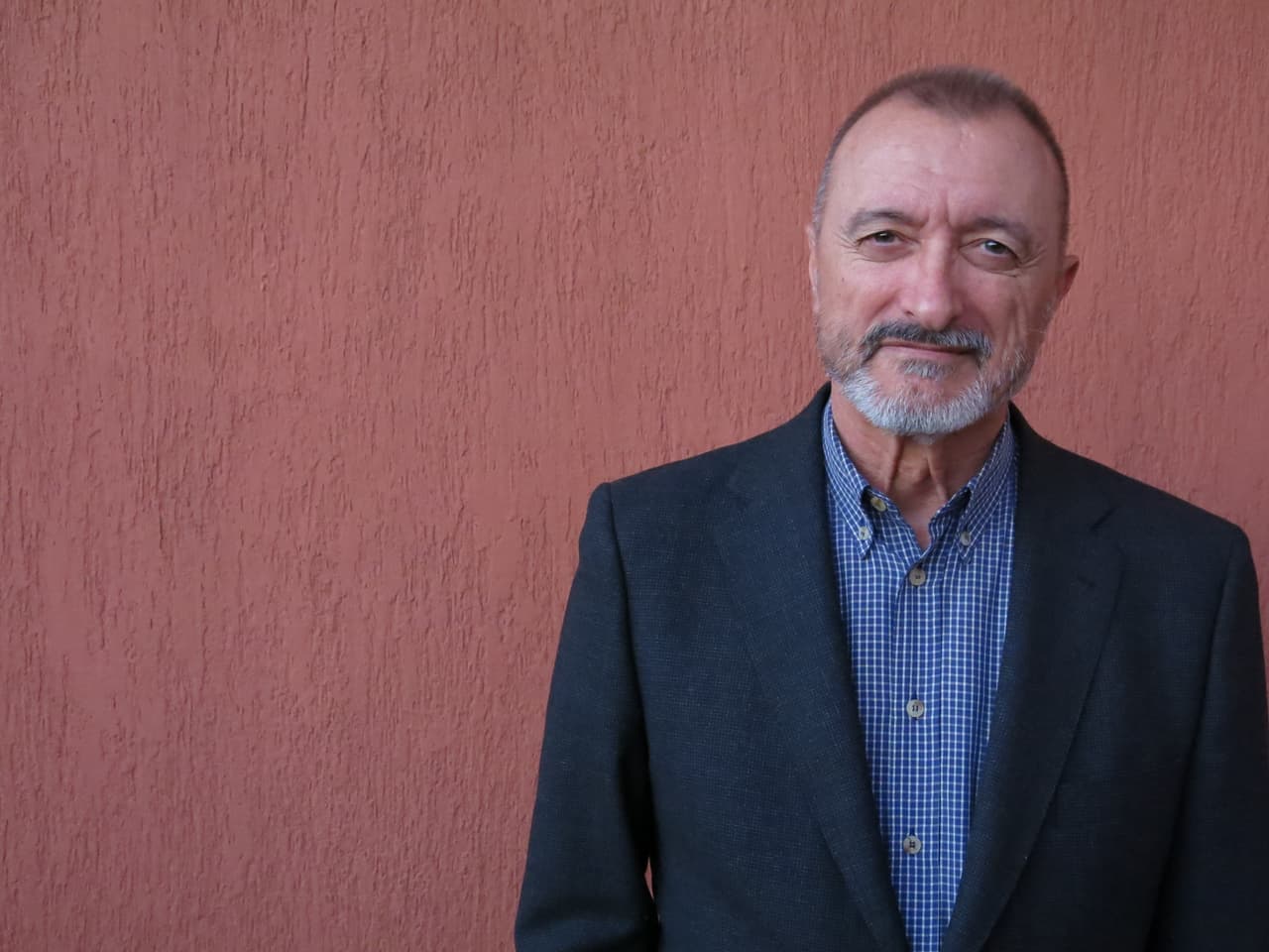 El español Arturo Pérez-Reverte lanzaba a la venta 'La reina del sur', novela con la que obtuvo fama internacional.