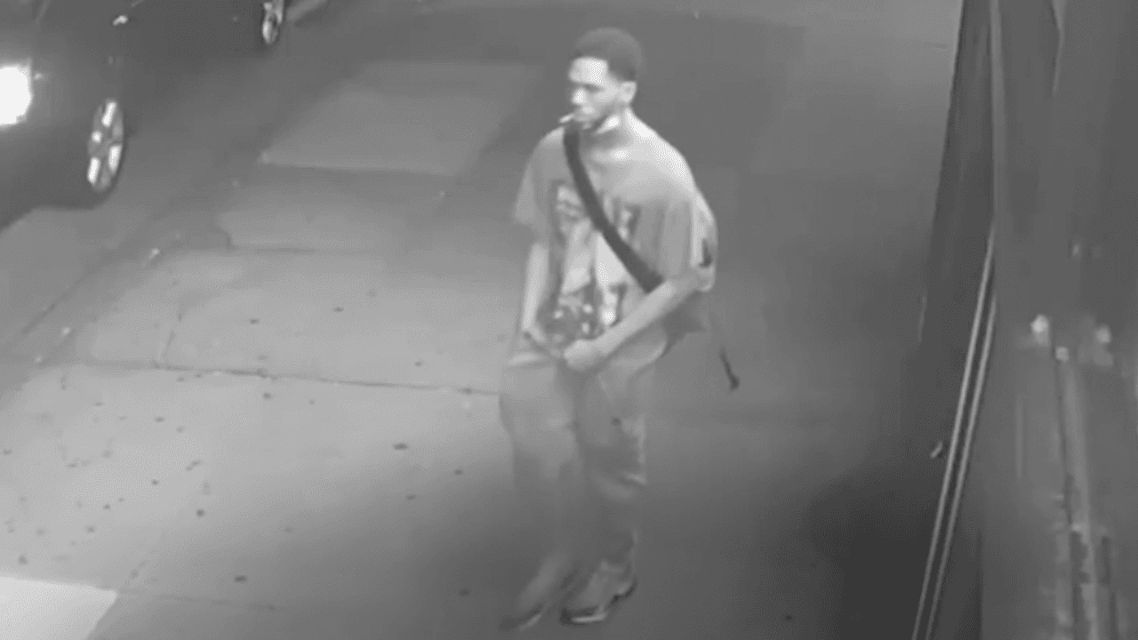 Captan en video a un hombre acosando sexualmente de una trabajadora en una heladería de Manhattan