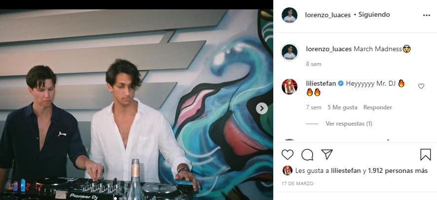 Ella está muy pendiente de Lorenzo y a la distancia aplaude verlo hacer lo que disfruta.