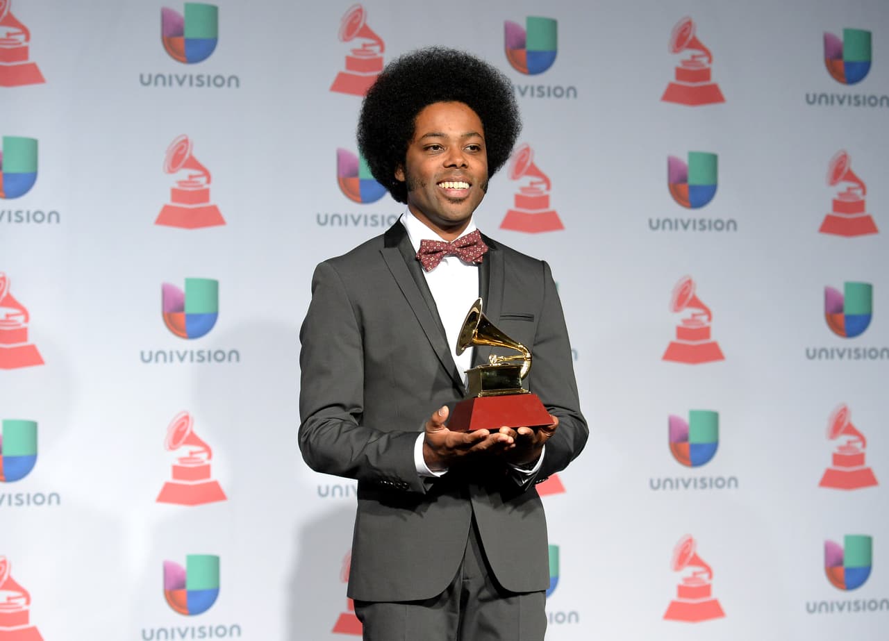 Pero no sólo eso, ya que en 2013 ganó una vez más el Latin GRAMMY pero en esta ocasión en la categoría Mejor Video Musical Versión Corta por 'Eres Tu'.