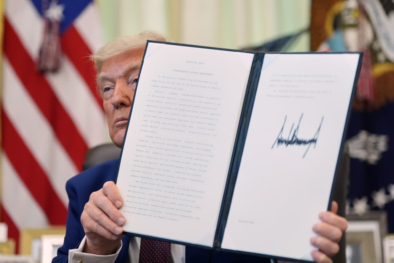 Donald Trump firma orden ejecutiva para reforzar las aduanas de EEUU y combatir el contrabando