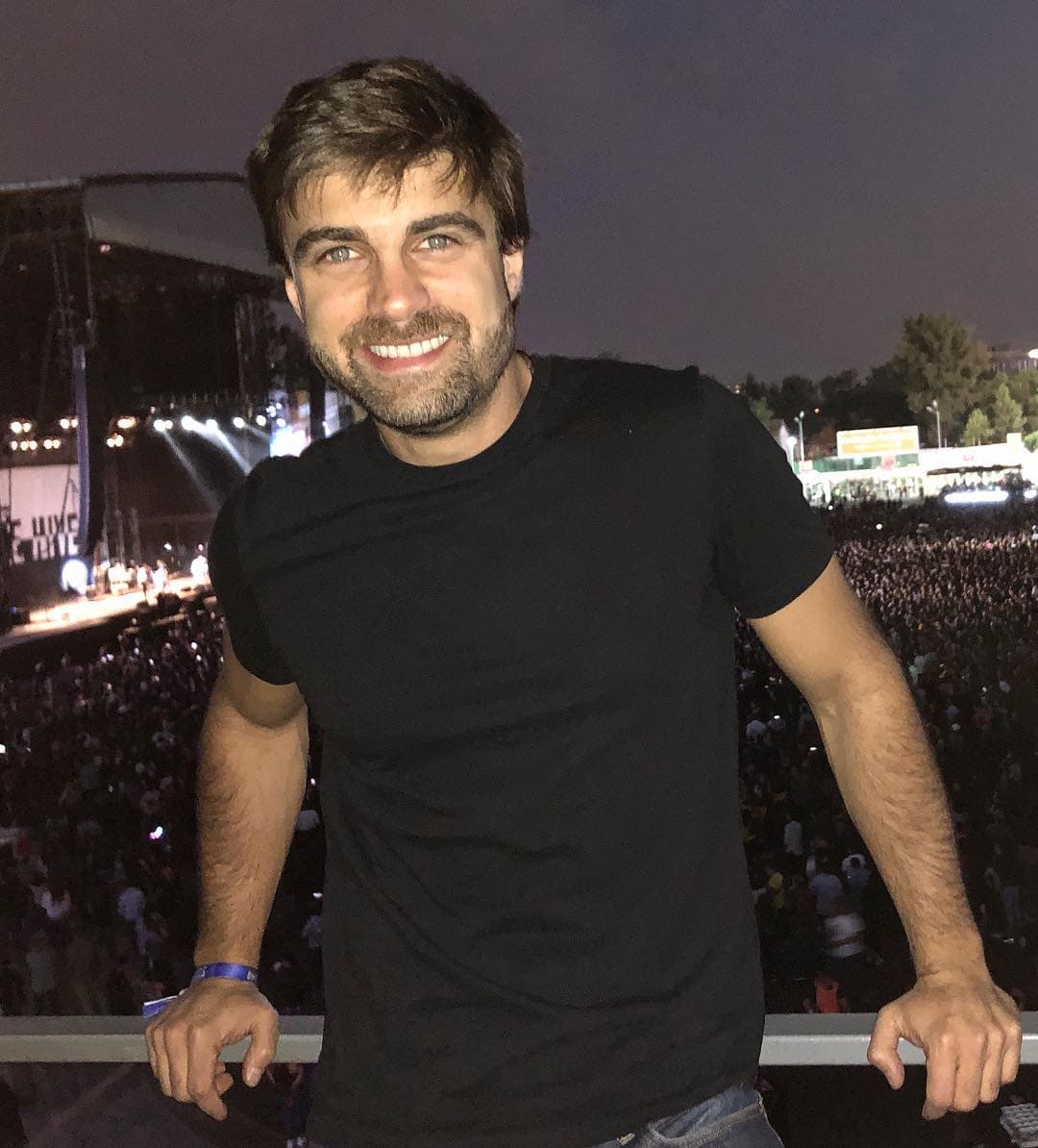 Santiago comentó: "Es una relación que está comenzando, que es muy, muy bonita y que seguimos y va bien".