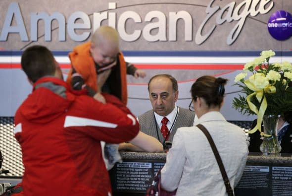 American Airlines, considerada una de las líneas aéreas más estables de Estados Unidos, dio a conocer este martes su decisión de solicitar un amparo bajo la ley de bancarrota con el objetivo de alcanzar una estructura de costos y deudas que resulte competitiva en la industria.
