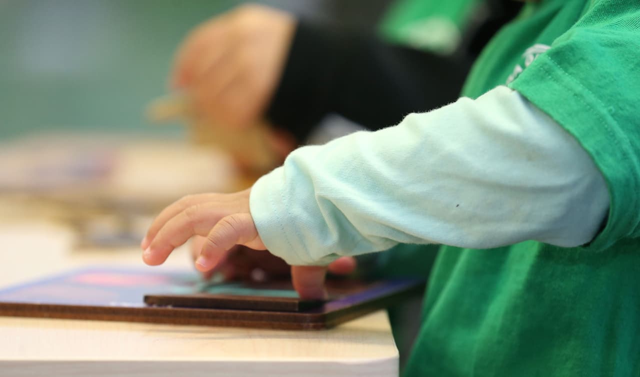 AUCKLAND, NEW ZEALAND - JULY 08: Children play as they wait for New Zealand Prime Minister John Key to visit Le Malelega a le To'elau Early Childhood Education Centre on July 8, 2014 in Auckland, New Zealand. The Prime Minister spoke to parents and educators and watched the children perform at the Mangere pre school. (Photo by Fiona Goodall/Getty Images)