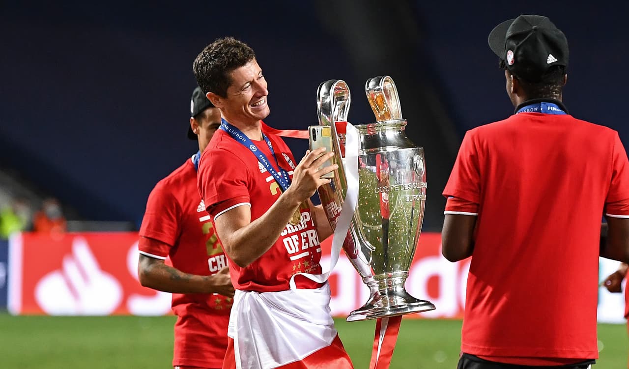 Delantero de la Temporada | Robert Lewandowski | El astro polaco obtuvo 361 puntos para su galardón.