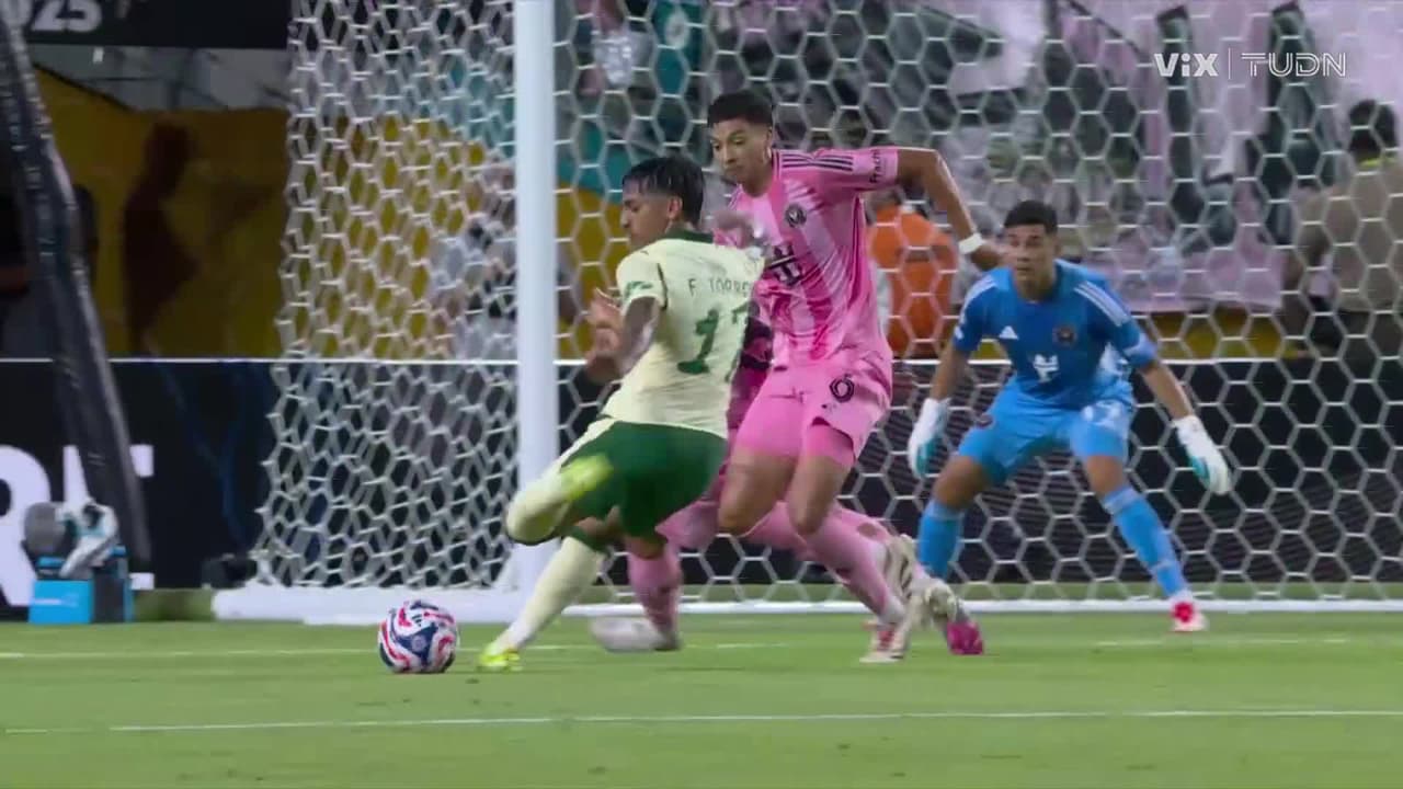 ¡Se salva Miami! Palmeiras hizo un jugadón y el balón le sacó pintura al poste