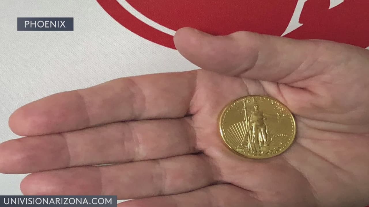 Donadores anónimos dan monedas de oro al Salvation Army