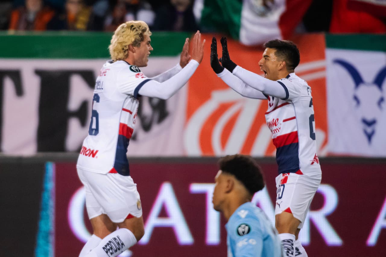 ¡Estreno como goleador! Cowell marca doblete con Chivas