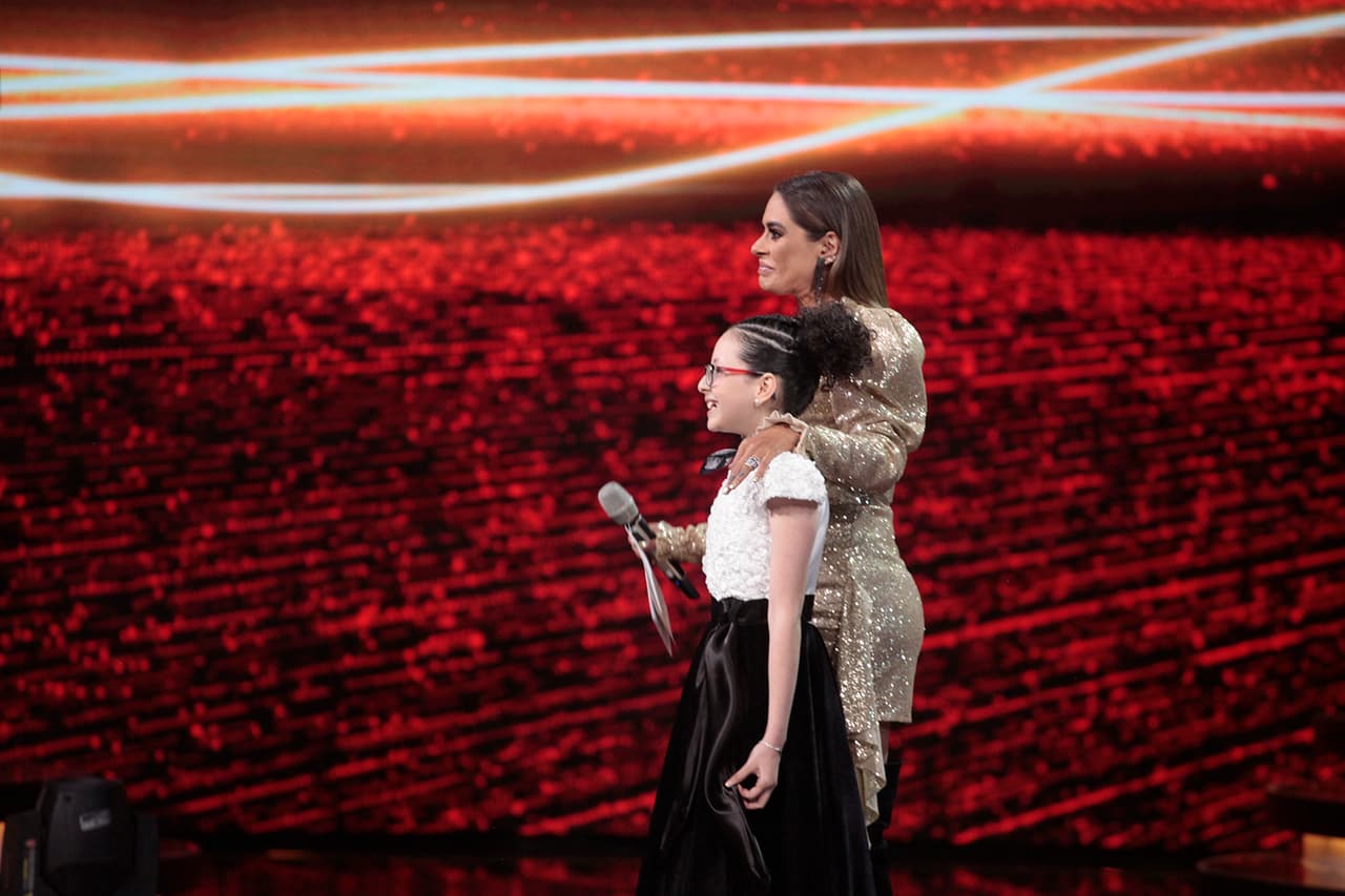 Taisia pasó a línea de jueces para escuchar las críticas y calificaciones.