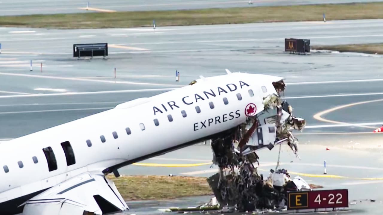 Autoridades investigan choque de avión en el aeropuerto LaGuardia