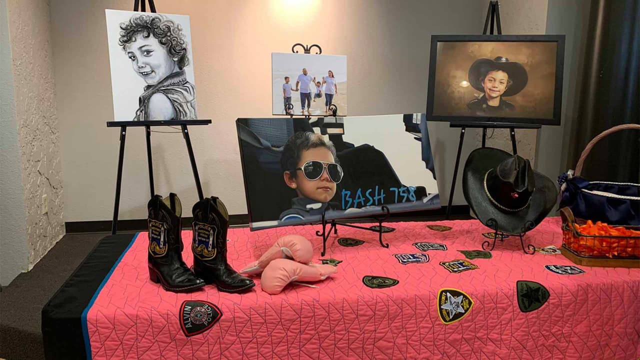 Sus botas o su característico sombrero son expuestos en la funeraria.