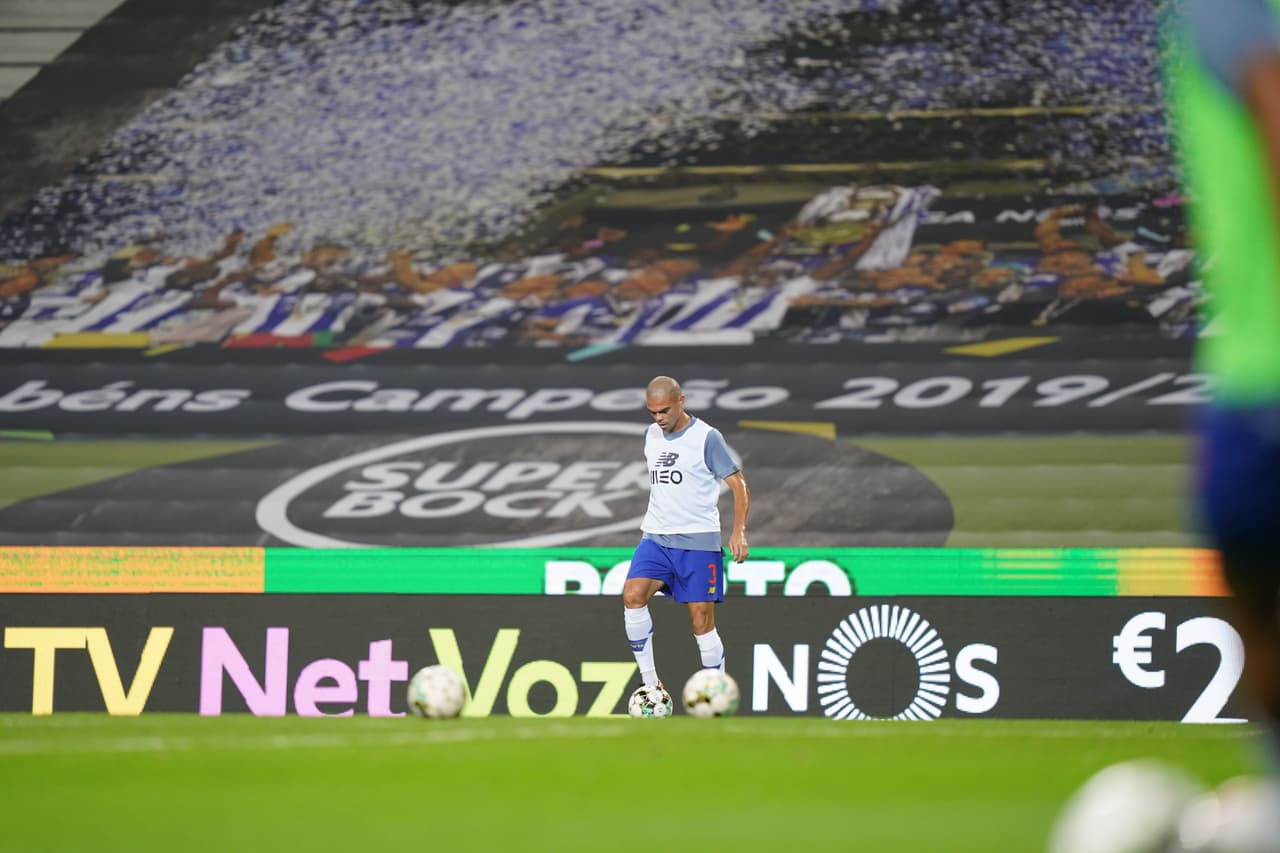 Castro (21’) adelantaba a los visitantes, Oliveira (45+1’) emparejó los cartones y Telles marcó dos penales (45+4’, 89’). Jesús Manuel Corona salió a los 87’ del partido.