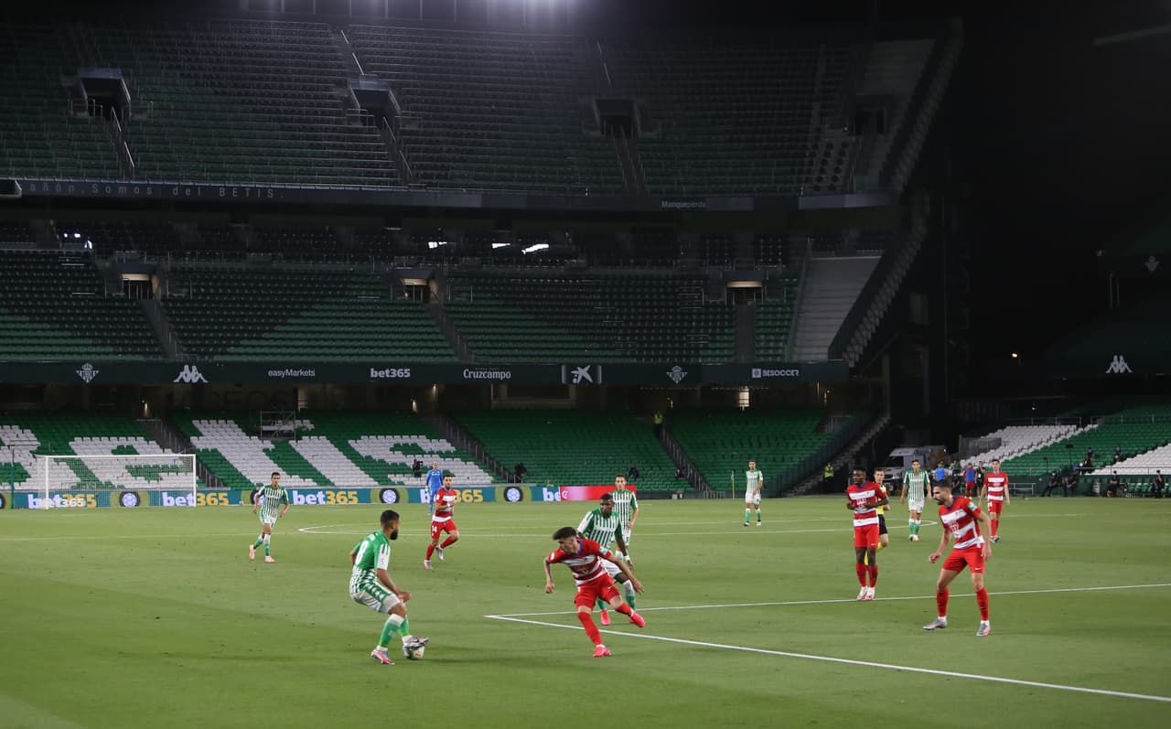 Sergio Canales (84') y Cristian Tello (88') anotaron por la escuadra local y parecía que consumaban una gran remontada, pero lo mejor vendría en el tiempo de compensación.