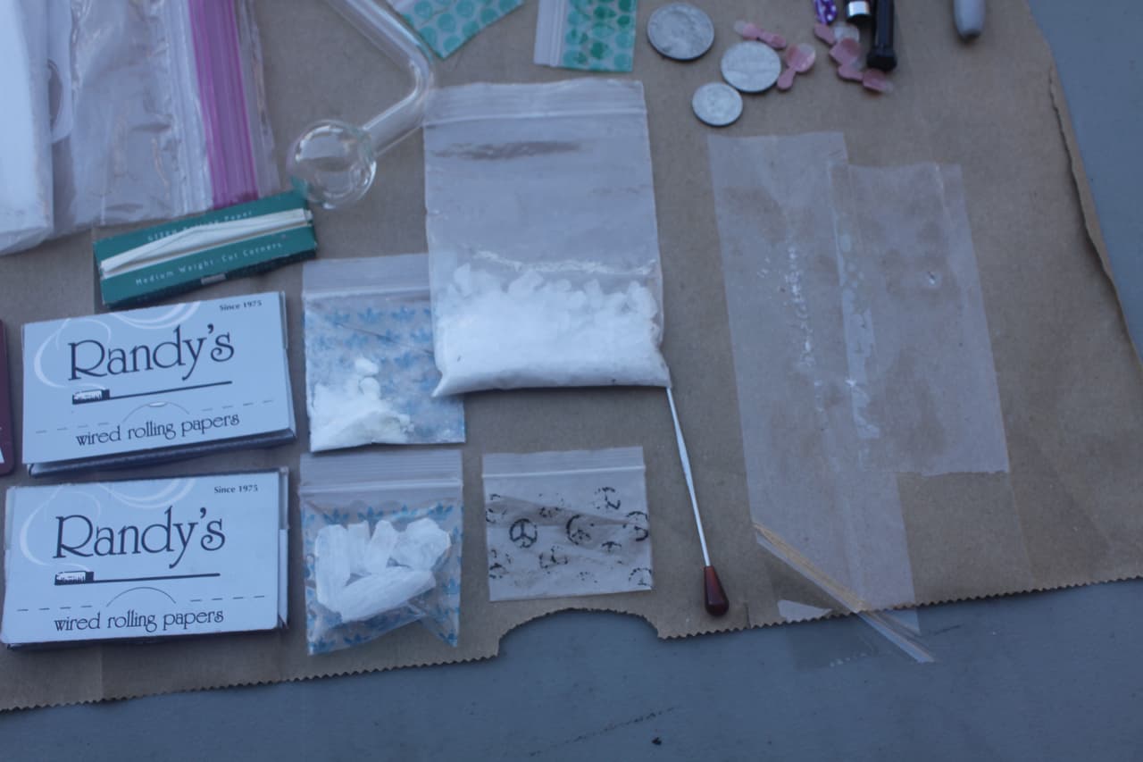 Aparte, se confiscaron herramientas, como la pipa, para usar la droga.