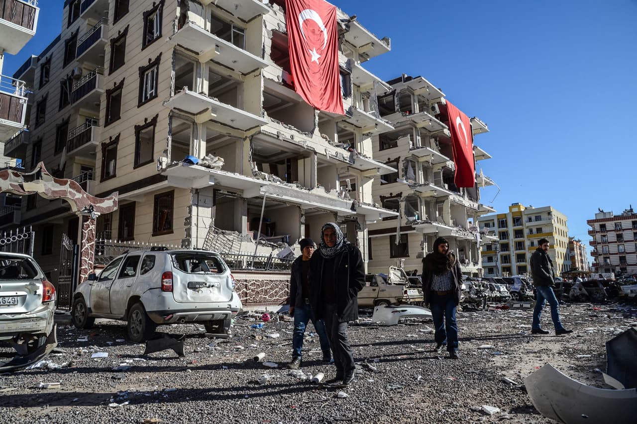 <b>8) TURQUÍA.</b>
<b>3,000 muertes por el conflicto reportadas en 2016. </b>
<br>
<a href="http://www.univision.com/temas/turquia" target="_blank">Turquía tiene desde hace décadas conflictos</a> con varios grupos insurgentes kurdos que buscan la separación para crear un Kurdistán con autonomía. Luego de un proceso de paz fallido en 2015 recrudeció el conflicto.