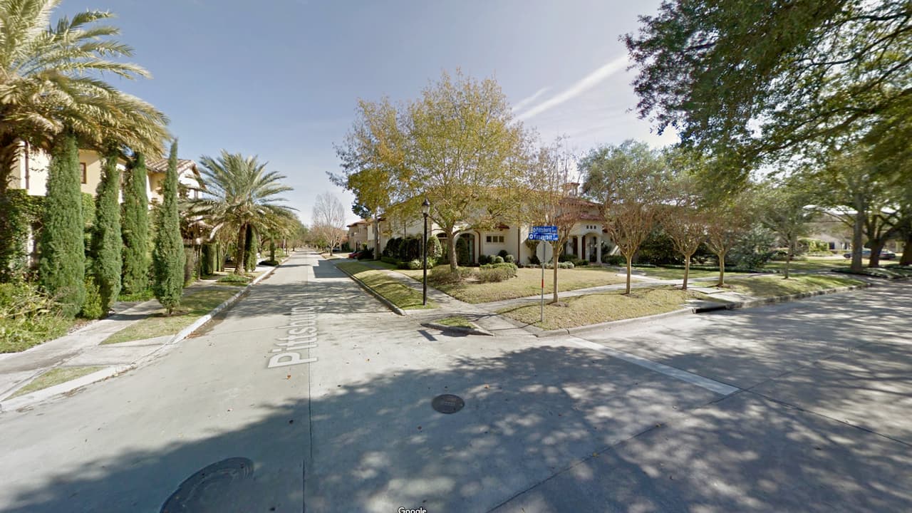 <b>Texas: West University Place. Población: 15,318. Ingreso promedio de un hogar: $220,868. </b>Esta es una ciudad rica donde, además, los bienes y servicios son aproximadamente un 5% menos costosos que en promedio en todo el país. Situada en las cercanías de Houston, West University tiene una gran concentración de restaurantes, bares, gimnasios, museos y compañías de teatro.
<br>