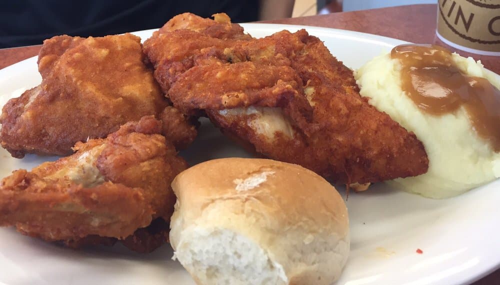 <b>Pollo Campero</b>
<br>
<b>Dirección: </b>3389 Buford Hwy. Atlanta, GA. 30329
<br>
<b>Teléfono</b>: (404) 633-8400
<br>
<b>Sitio web</b>: 
<a href="https://order.campero.com/store/4955">https://order.campero.com/store/4955</a> 
<br>
<b><a href="https://www.yelp.com/map/pollo-campero-atlanta">Cómo llegar</a></b>
<br>
<br>En Yelp, indican que ofrecen a sus clientes “pollo frito y a la parrilla, alas deshuesadas y variedad de guarniciones. Ofrece un menú de opciones compartibles tradicionales y únicas para almuerzos rápidos, cenas para llevar y comidas familiares”.