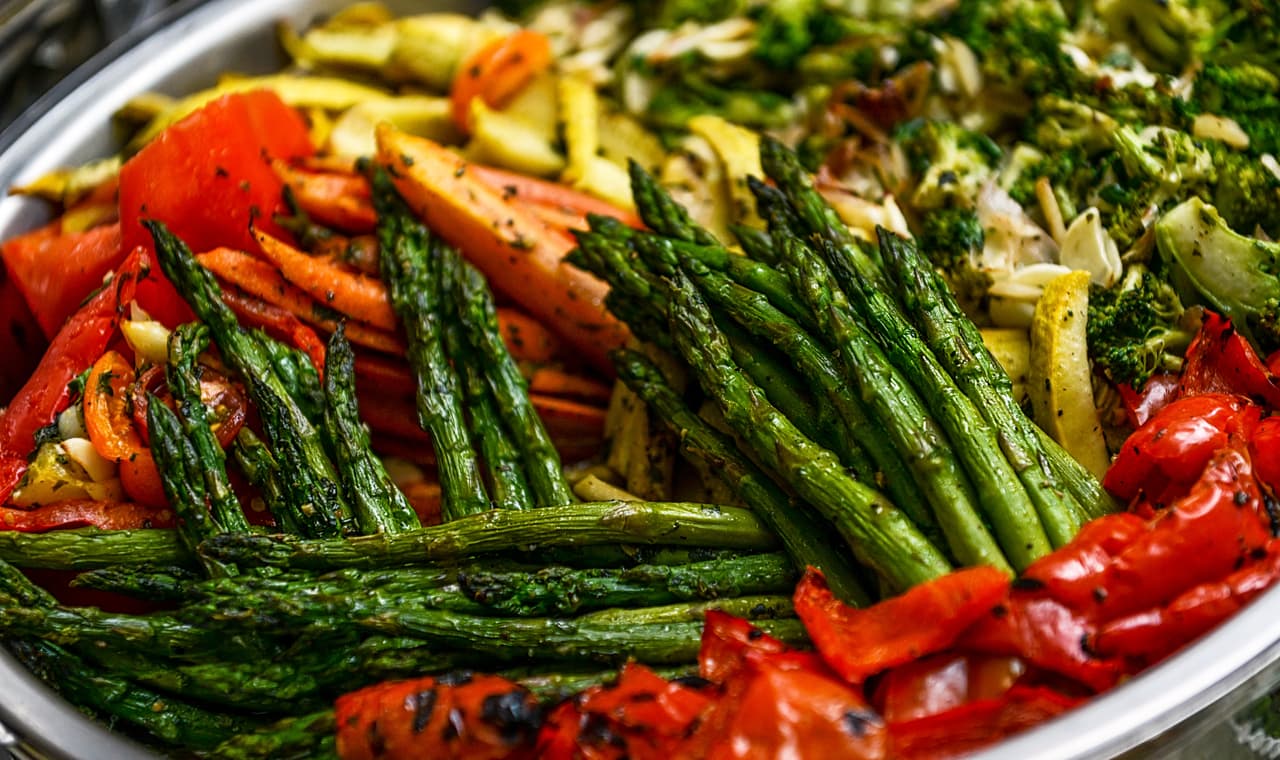 El Foro Mundial para la Prevención del Cáncer y el Instituto Estadounidense para la Investigación del Cáncer publicaron hace unas semanas su tercer gran informe sobre la relación entre la dieta, el peso, el ejercicio y la prevención del cáncer. Son 
<a href="\">12,000 páginas</a> (se puede acceder 
<a href="\">aquí</a> a un resumen) donde se condensa 
<b>lo que la ciencia recomienda para esquivar la enfermedad que está detrás de <a href="\">una de cada seis muertes</a> en el mundo.</b>