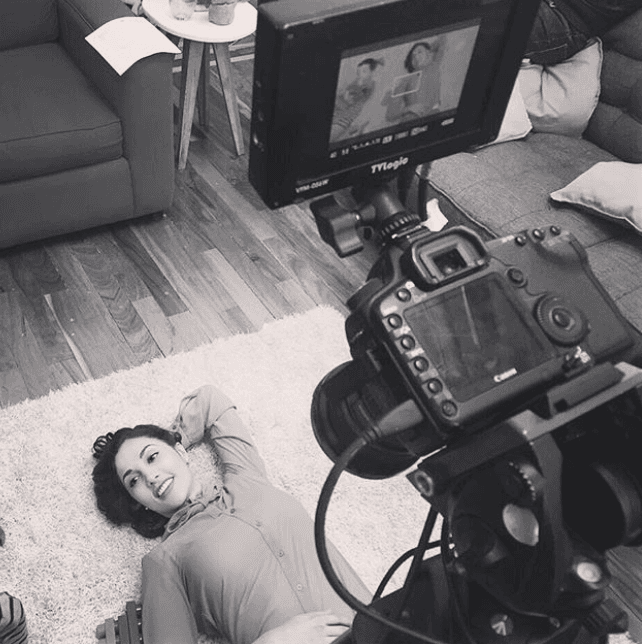 La tapatía se graduó el año pasado del Centro de Educación Artística (CEA) de Televisa y tiene un bachillerato en mercadotecnia.