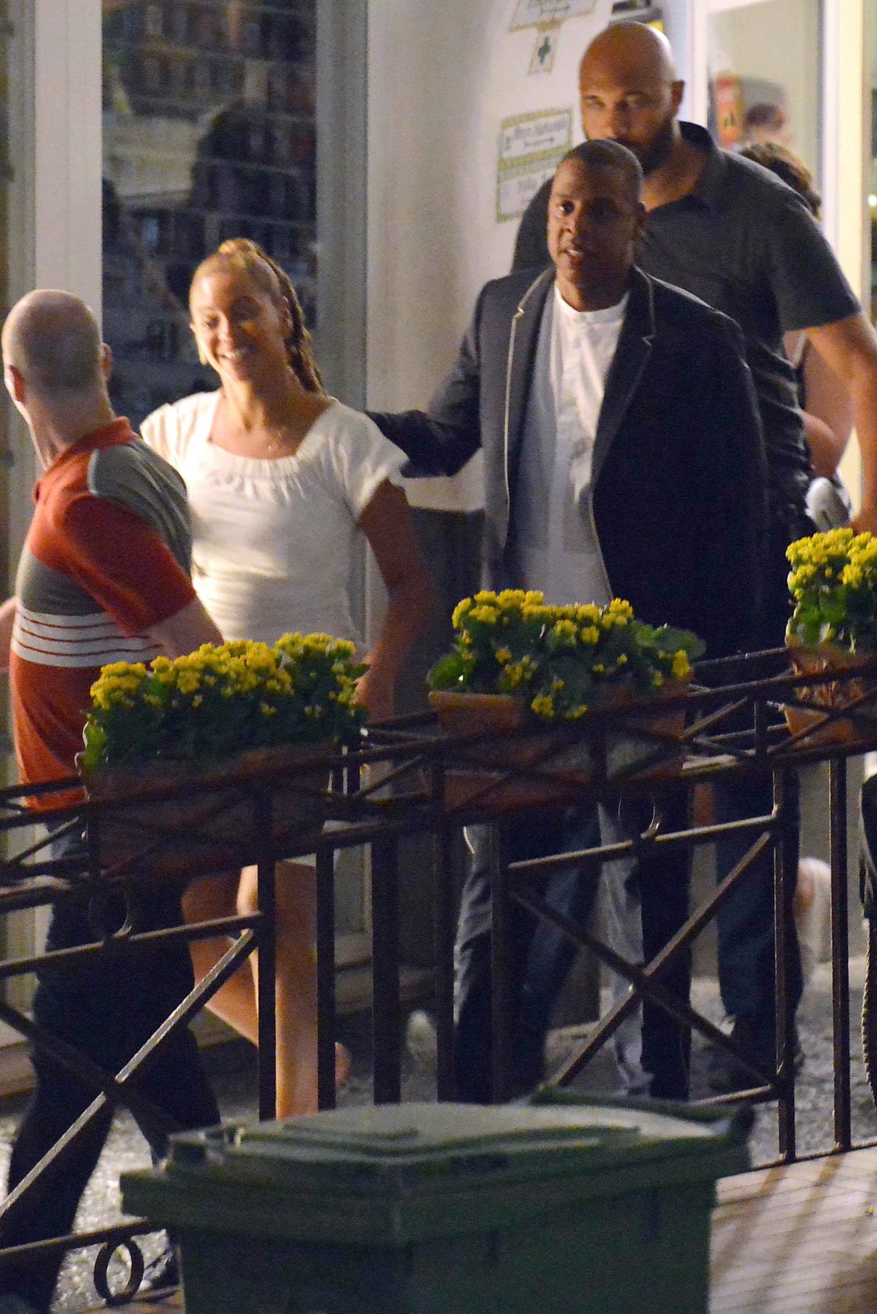 Por la noche el matrimonio dejó en casa a su nena.