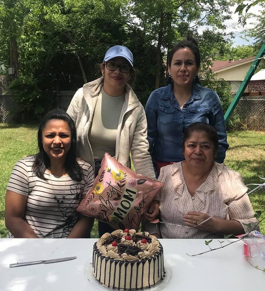 Vero Martínez envió la foto de las guerreras de su familia que celbran este día especial.