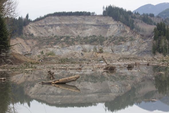 Además los desprendimientos de tierra pueden repetirse.