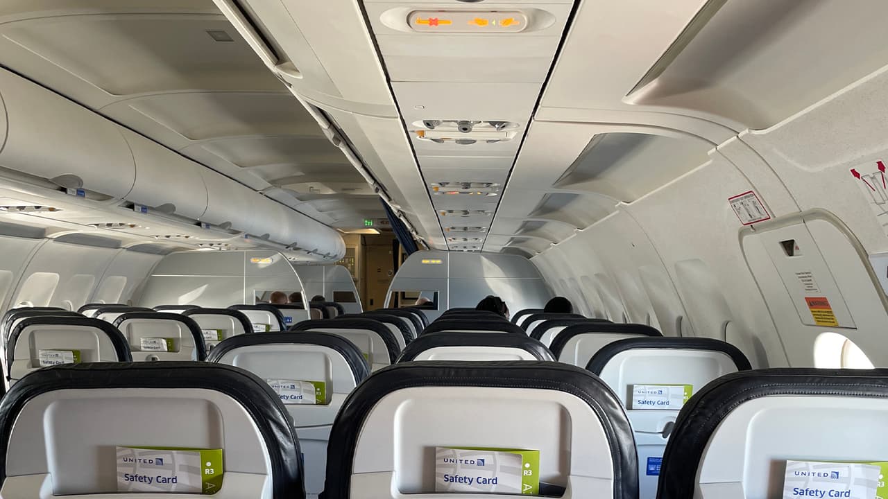 Lo único que tiene que hacer la gente en algunos de estos lugares es presentar el pasaporte como parte de los requisitos para hacer cita y la prueba la realizan con el tradicional hisopo.