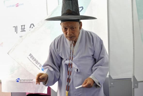 A una hora de que cerraran las urnas, el 70.1 por ciento de los ciudadanos con derecho a voto había depositado su papeleta.