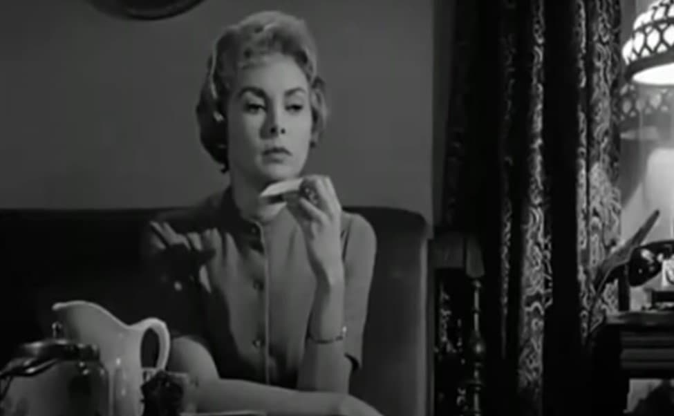 Sin embargo, ‘Bates Motel’, protagonizada por Vera Farmiga y Freddie Highmore, hace un gran trabajo como precuela de la película. Da un excelente ‘background’ sobre el protagonista de ‘Psycho’, por lo que se puede decir que está a la altura de la original.
<br>