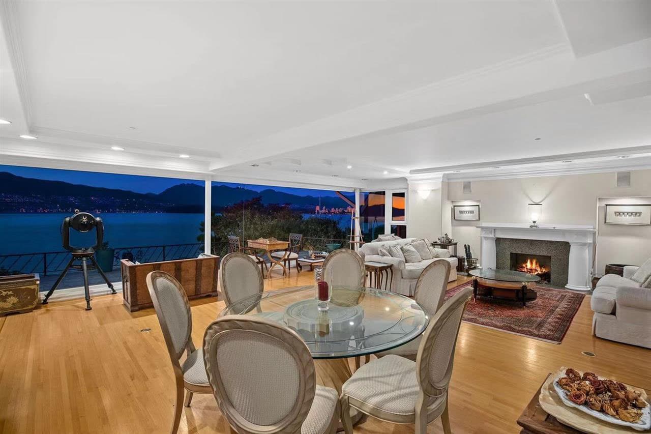 La descripción de la agencia inmobiliaria afirma que esta residencia familiar es "verdaderamente impresionante".