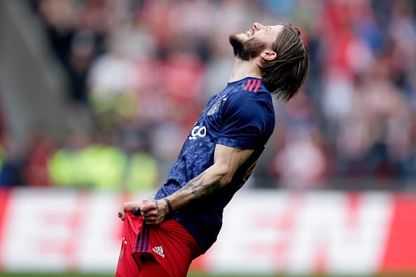 Los jugadores rivales tuvieron pocas aproximaciones de verdadero peligro y la frustración se hizo evidente.